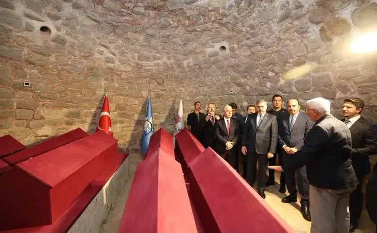 Bakan Çifçi Konya’da o kabirleri ziyaret etti
