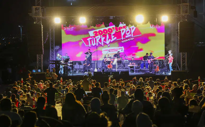 Konya’da 2000’ler yeniden yaşandı! Müzikseverler bu gecede buluştu