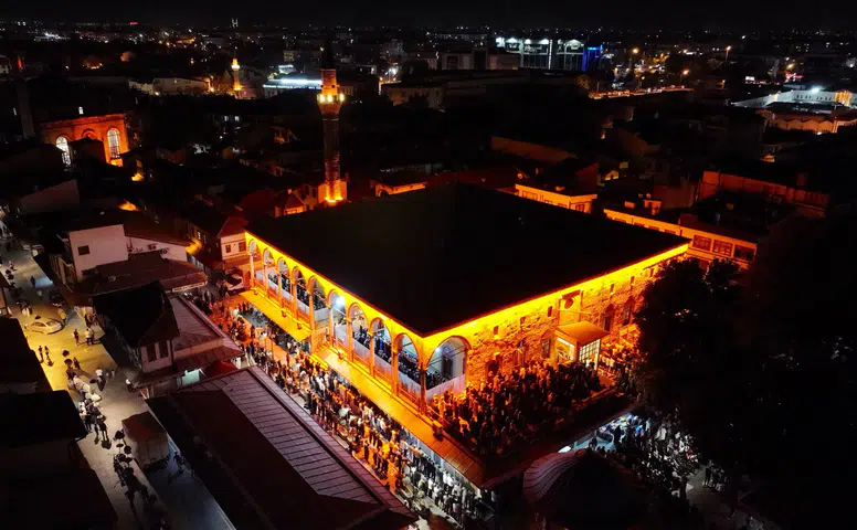 Konya bu gece bir başka güzeldi! Camiler doldu taştı