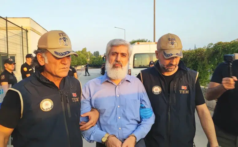 Flaş operasyon! Başkan ve eşine baskın yapıldı