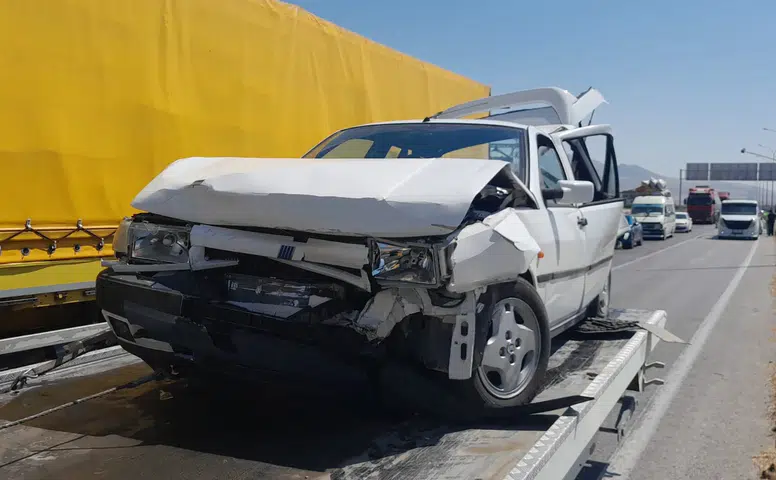 Konya'da zincirleme kaza! 3 araç birbirine girdi, 9 yaralı