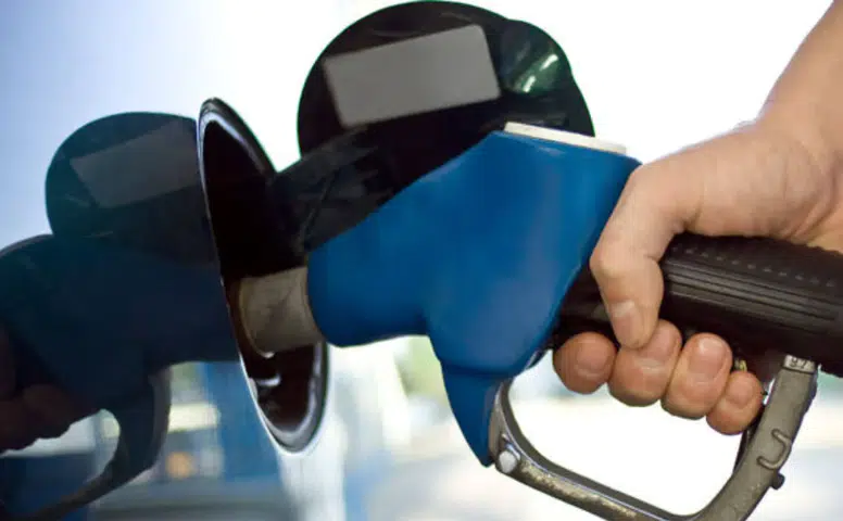 Benzine ve motorine bu akşam zam geliyor!