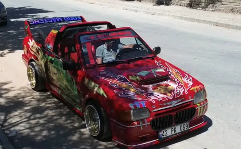 Konya’da gören bir daha bakıyor! Aracını Şimşek McQueen’e çevirdi