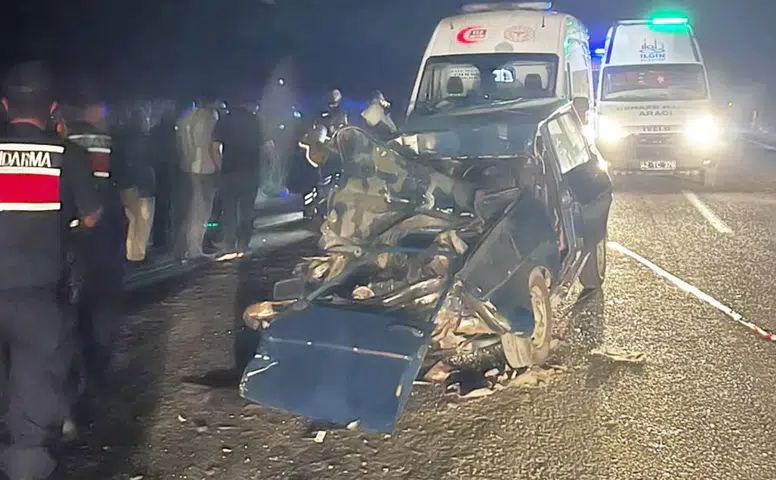 Konya’da otomobil hurda yığınına döndü! Yaşlı çift hayatını kaybetti