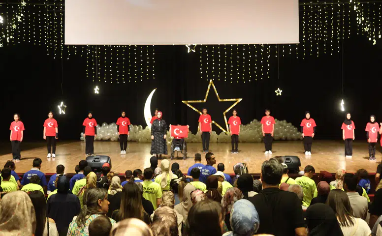 Konya’da özel öğrencilerden unutulmaz gece! Sahne onların oldu