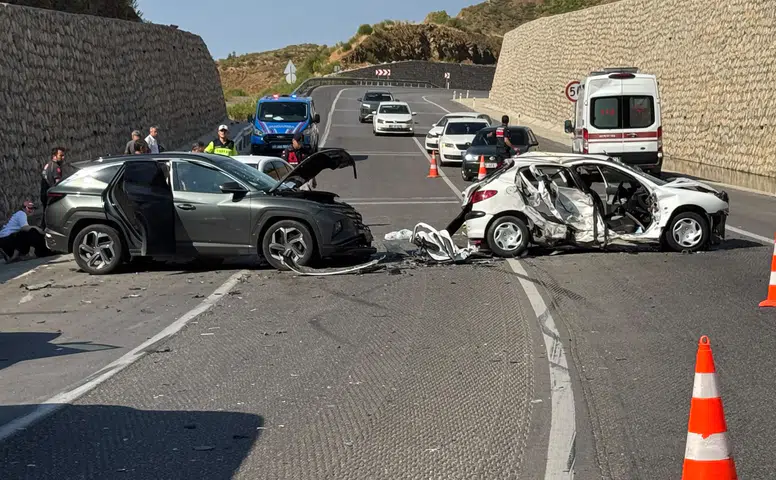 Konya-Antalya yolunda kaza! Karşı şeride geçip 3 araca çarptı
