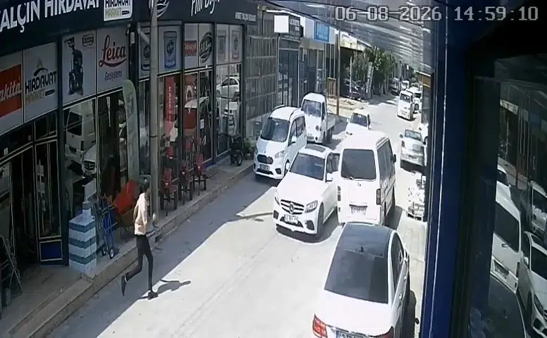 Konya'da film gibi soygun! Kamyonetin camını kırıp 1 milyonluk çantayı çaldılar