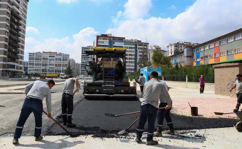 Konya’da o mahallelerin yolları yenileniyor! 2 bin 400 ton asfalt serildi