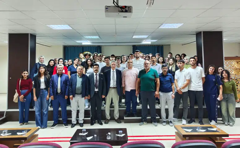 Uluslararası uzman Konya’da öğrencilerle buluştu! Hayvancılık ve refah konuşuldu