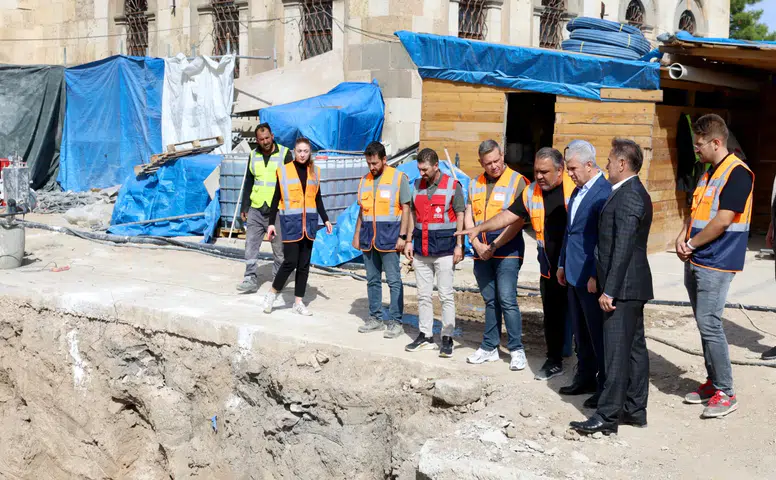 Konya’nın tarihi camisinde restorasyon çalışmaları hız kesmeden sürüyor