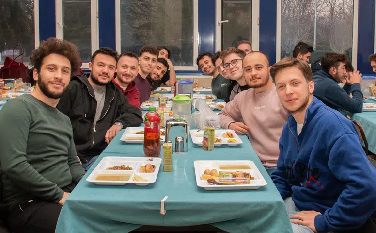 Konya’da Rektör öğrencileri dinledi! Ramazan’da iftarda şok fiyat