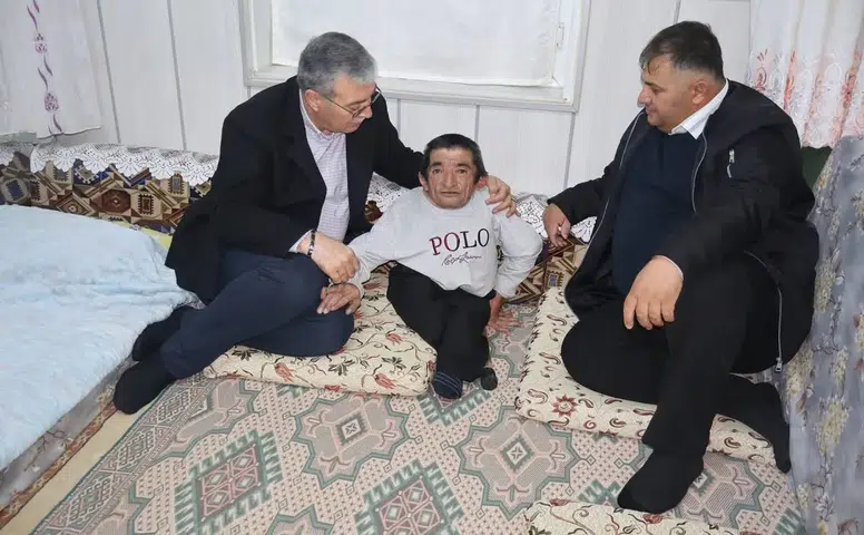 Konya’da belediye başkanı ev ev geziyor!