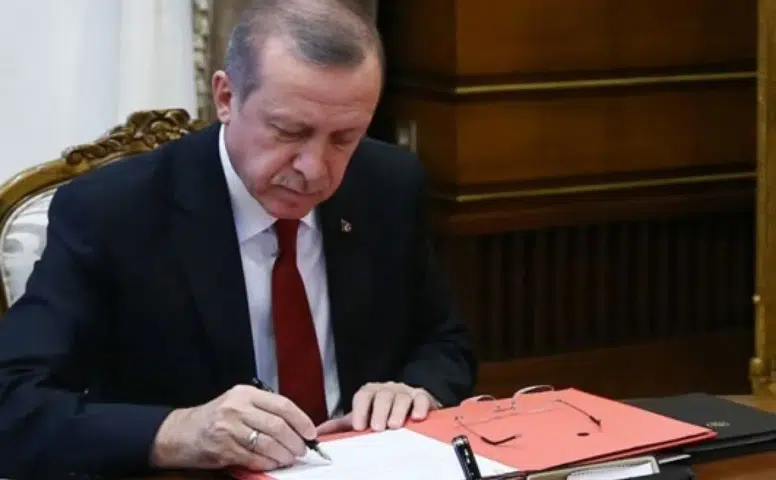 Erdoğan birçok üst düzey ismi görevden aldı, yeni atamalar yaşıldı