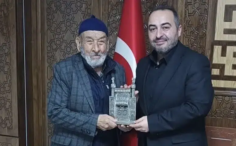 Konya’da güçlü hafızaya sahip 84 yaşındaki adam birinci oldu