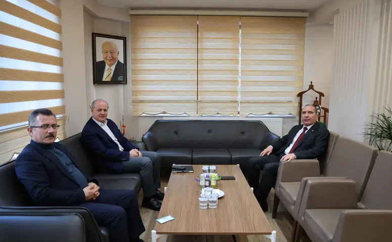 AK Parti’ye geçen Başkan Aydın partisinden isimleri ağırladı