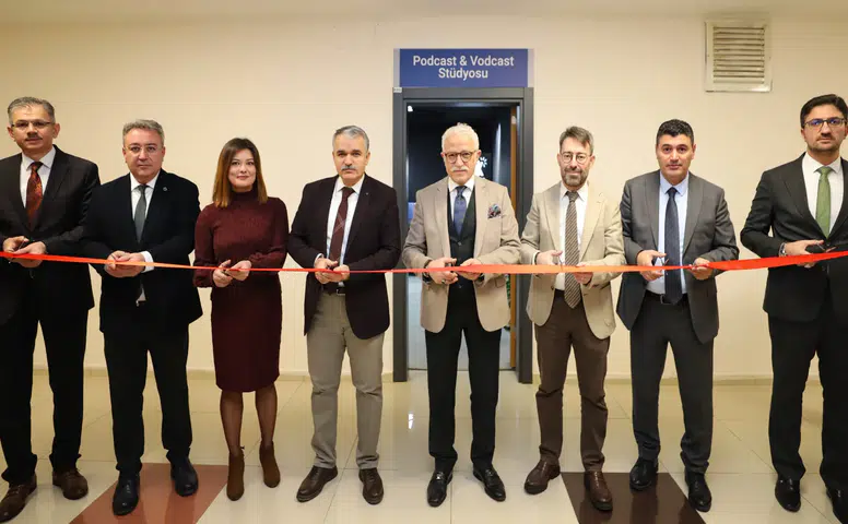 NEÜ’den dijital atılım: Yeni podcast-vodcast stüdyosu açıldı