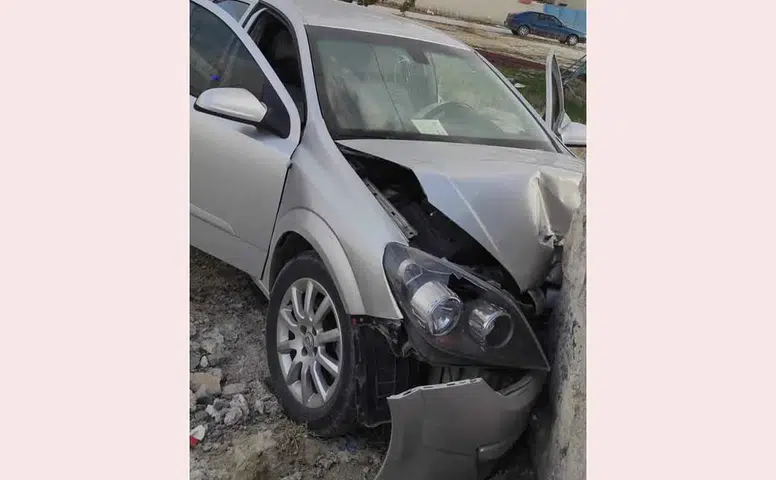 Konya’da otomobil duvara çarptı! 4 yaralı