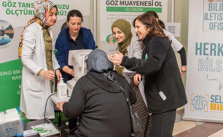 Konya'da vatandaşlara ücretsiz göz tansiyonu ölçümü
