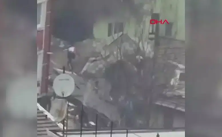 2 bina çöktü, yaralılar var