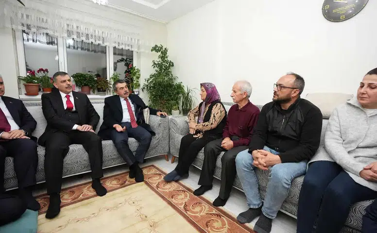 2 bakandan Konya'da öğretmen Fatma Nur Çelik'in ailesine taziye ziyareti