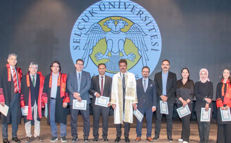 Konya'daki üniversitede akademisyenler ödüllendirildi ve yeni hastane müjdesi verildi