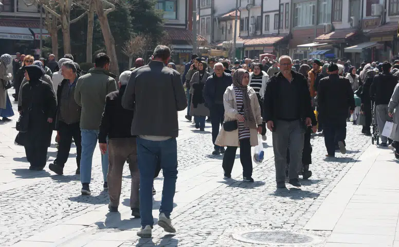 Konya’da bayram hareketliliği: Tarihi Bedesten Çarşısı dolup taştı