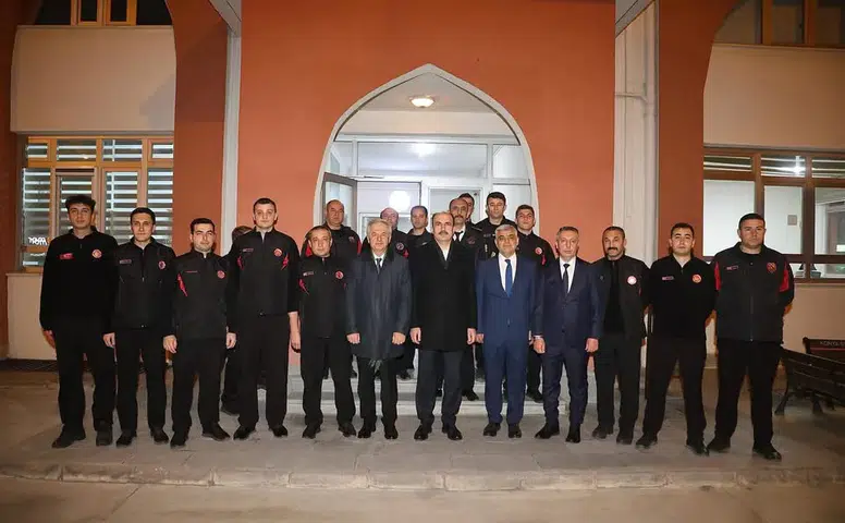 Altay, Ramazan akşamında çalışanlarla bir araya geldi