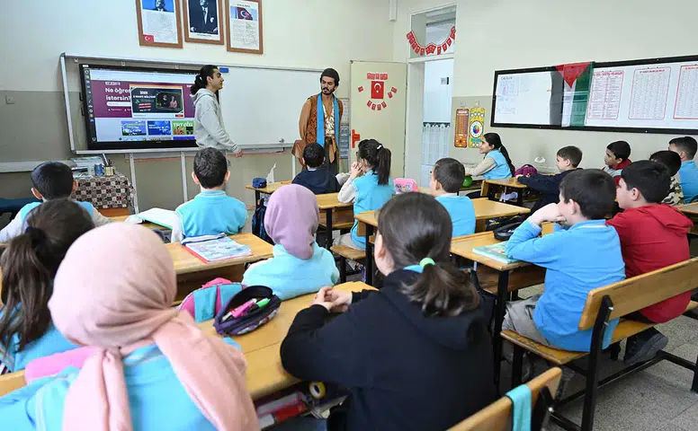 Konya Büyükşehir’den öğrencilere eğitici tiyatro sürprizi