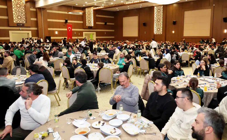 Karataylı gençler, Başkan Kılca ile Ramazan sofrasında buluştu