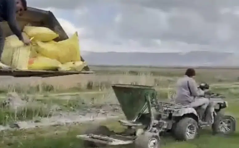 Konya tarlalarında ilginç görüntü! Çiftçilerden yaratıcı ATV yöntemi