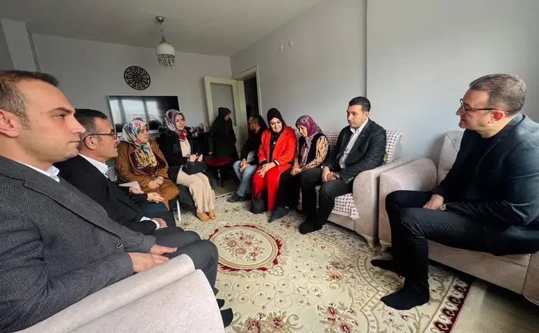 CHP’li Vekil Bektaş, katledilen Fatmanur Öğretmen’in annesini ziyaret etti