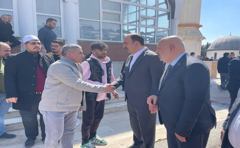 Cuma namazı sonrası Başkan Altay’dan vatandaşlarla samimi sohbet