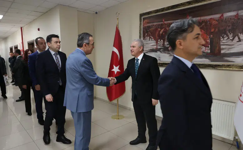 Konya Valisi Akın, mesainin ilk günü o isimlerle bayramlaştı