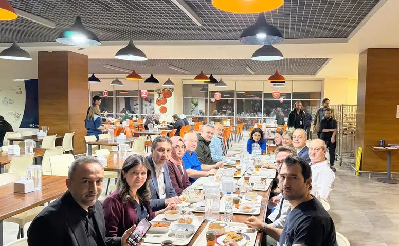 Konyalı Müdür personeliyle sahur yaptı