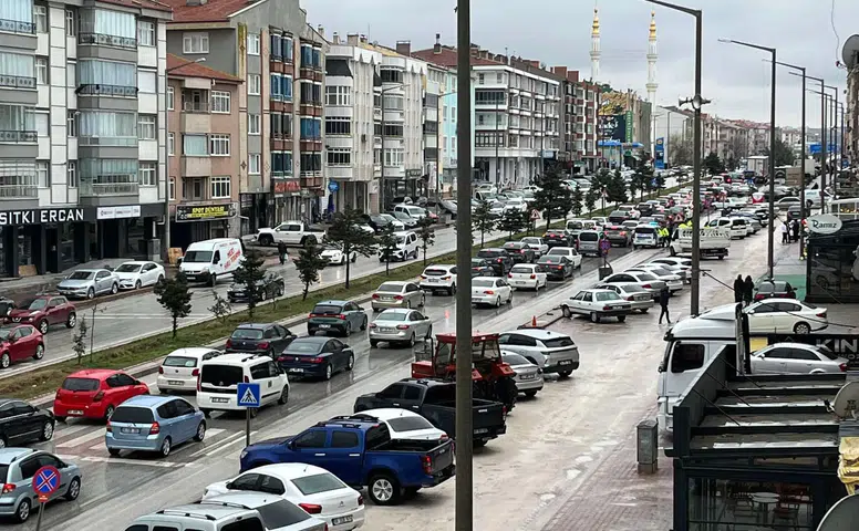 Trafik aksadı! Konya’da Ramazan Bayramı yoğunluğu