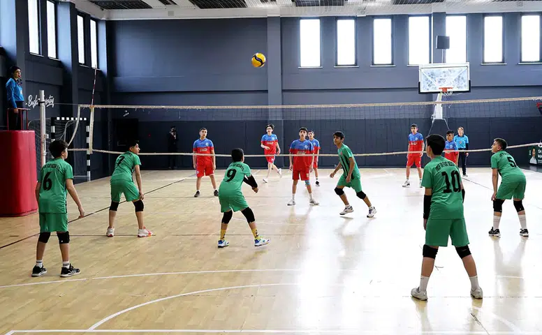Konya'da ortaokullar arası voleybol heyecanı başladı