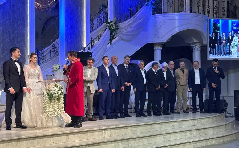 İlk türbanlı belediye başkanının düğününe Konya’da yoğun katılım