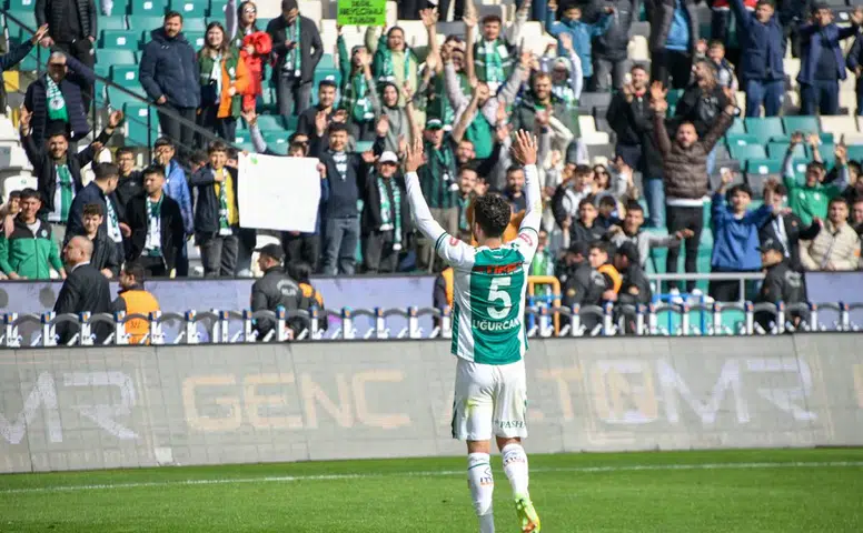 Konyasporlu Uğurcan’dan taraftara teşekkür