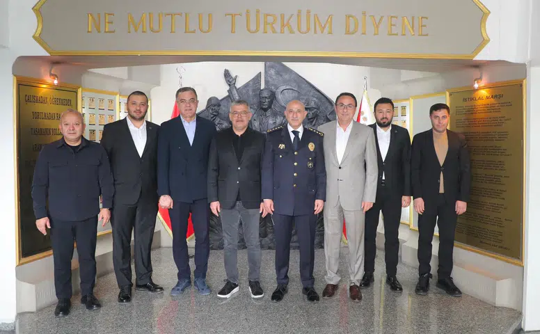 Konyaspor heyeti, maçlarda kendilerini yalnız bırakmayan müdürü unutmadı