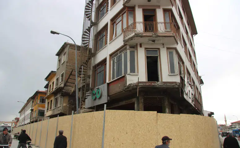 Konya'da bir devir kapanıyor! Yeni Çarşı Mağazaları'nda yıkım başladı