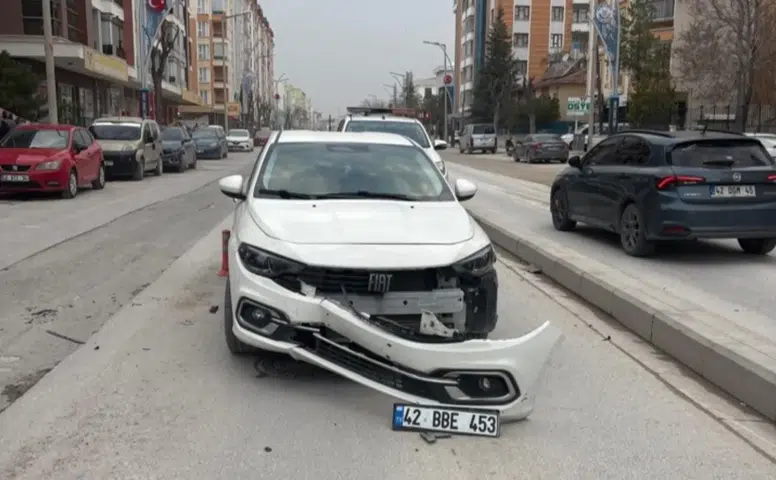 Konya'da otomobil ile motosiklet çarpıştı: 1 yaralı