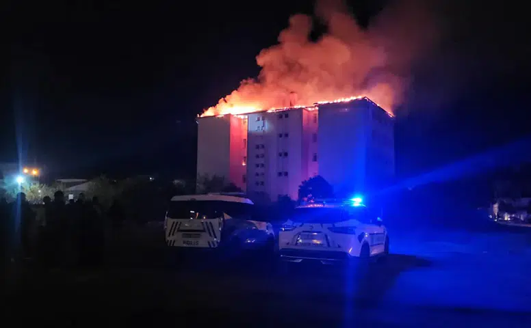 Öğrenci yurdu alev alev yanıyor! Tahliyeler başladı