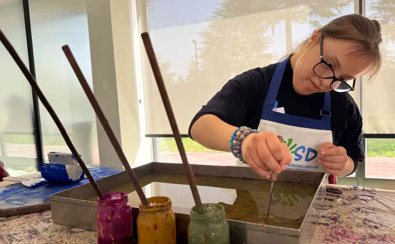 Engeller yerini renklere bıraktı: DOSD Meram’da sanat şöleni