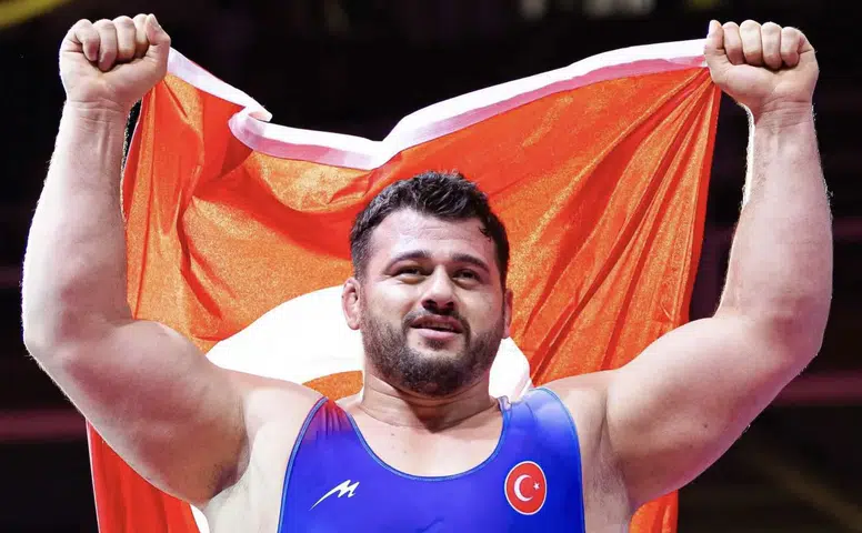 Rıza Kayaalp tarihe geçti! Şampiyon durdurulamıyor