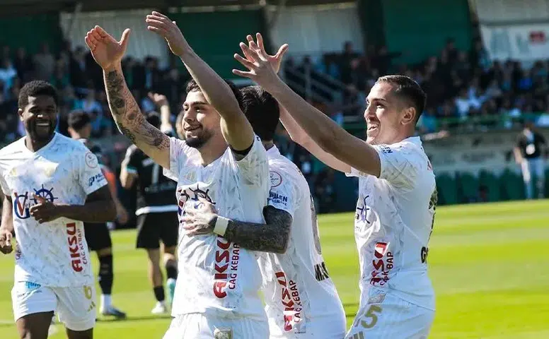 Konyaspor'dan Erzurumspor'a kutlama