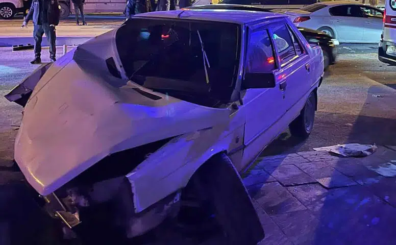 Yaralı var! Konya’da kontrolden çıkan araç karşı şeride daldı