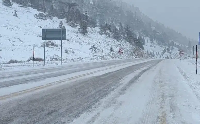 Konya'da o yol tır ve çekicilere kapatıldı