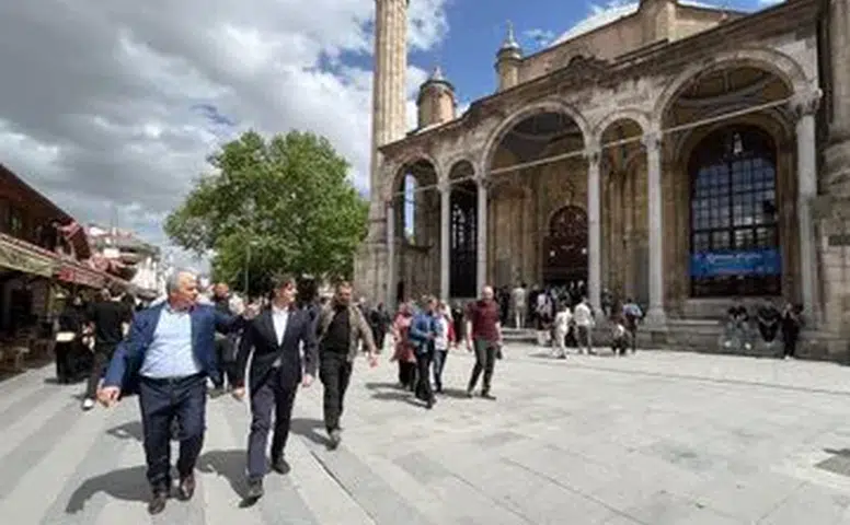 Konya’nın iki üst düzey ismi çarşıda! Görenler dönüp bir daha baktı