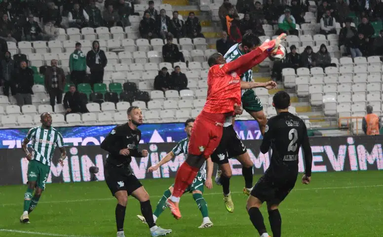 Konyaspor, Rize'de ilk peşinde