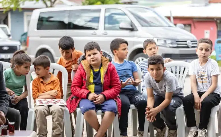 Çocuklar Konya’daki siyasetçiyi ilgiyle dinledi? İşte o isim…